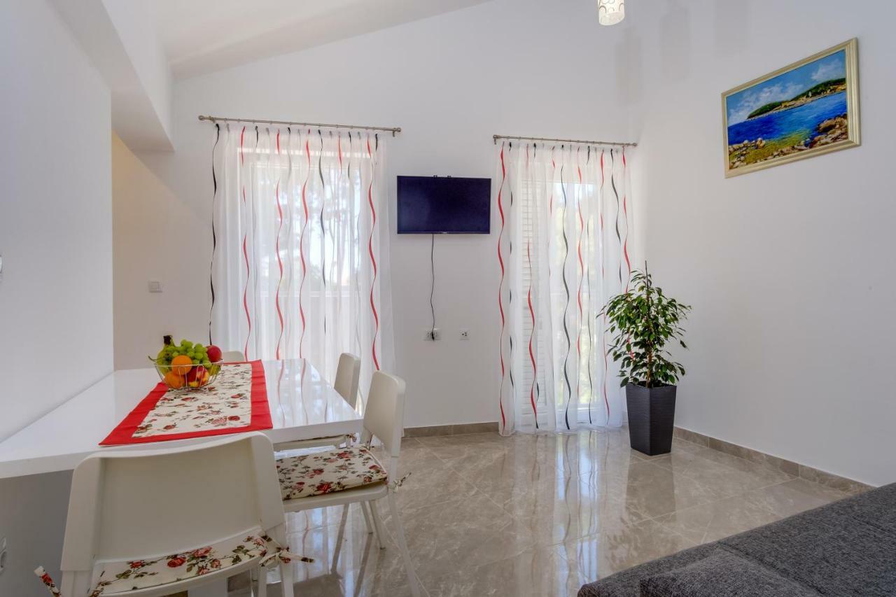 Apartmani Beatrice Мали-Лошинь Экстерьер фото