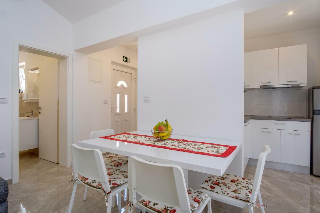 Apartmani Beatrice Мали-Лошинь Экстерьер фото